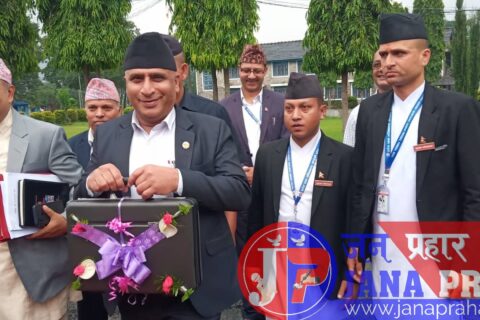 अर्थमन्त्री बराल भन्छन्- ‘अब बजेट तलमाथि हुँदैन, बरु डटेर सामना गर्छु’