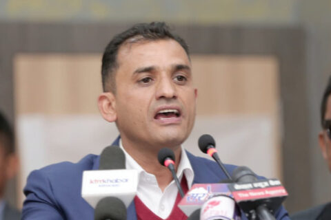 सबै दल उस्तै होइनन् : घण्टी बजाउनेहरू तर्फ सापकोटाको कटाक्ष