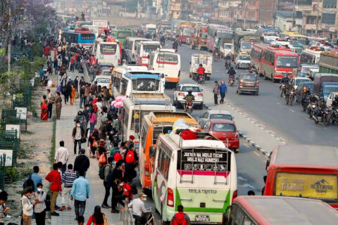 मनपरी भाडा उठाउँदै सार्वजनिक यातायातका परिचालक